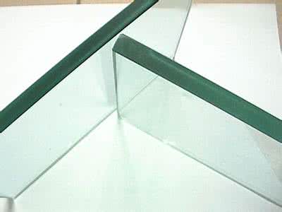 如何去除钢化玻璃上的玻璃胶