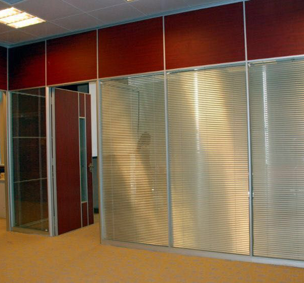 为什么办公室装修要选择玻璃隔断?