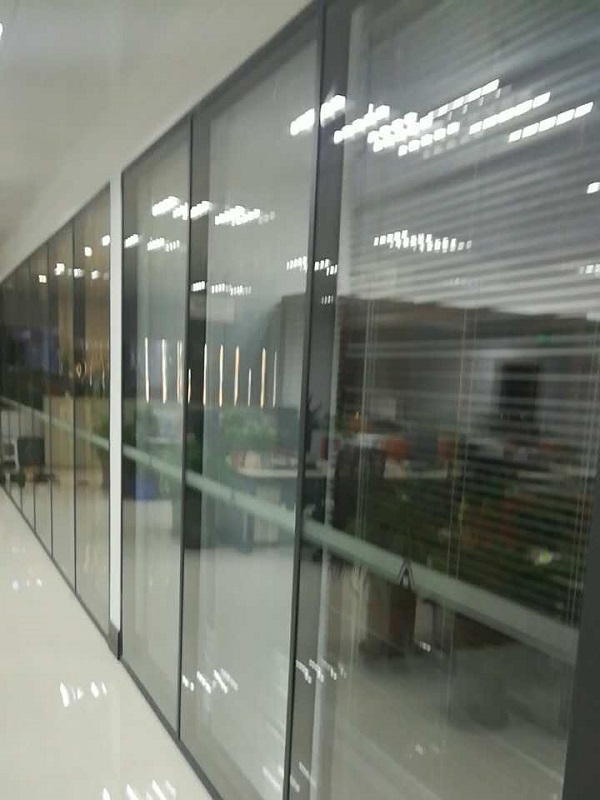 留学生创业园区双百叶玻璃隔断