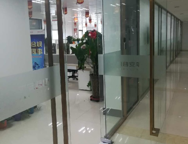 呼和浩特平安普惠公司玻璃隔断、玻璃门